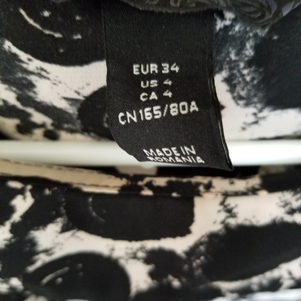 H&M top. - Picture 5 of 7